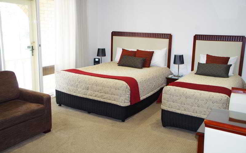 Hotel Ensenada Motor Inn And Suites