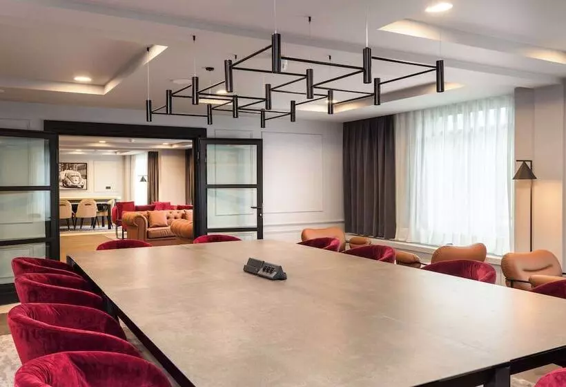 هتل Radisson Collection Grand Place Brussels