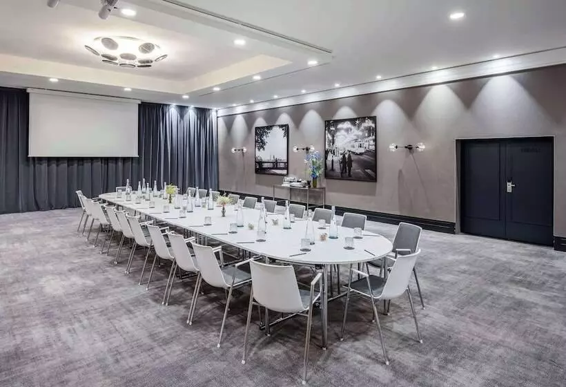 هتل Radisson Collection Grand Place Brussels