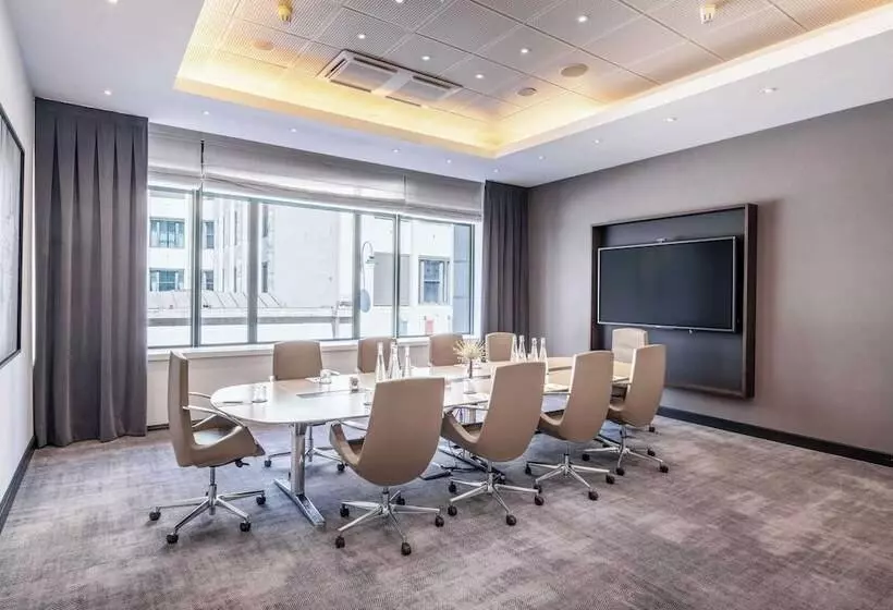 هتل Radisson Collection Grand Place Brussels