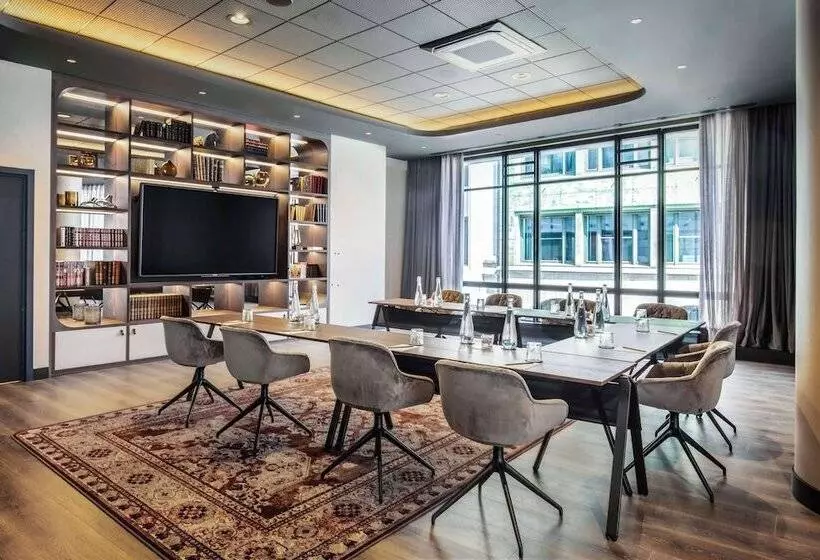 هتل Radisson Collection Grand Place Brussels