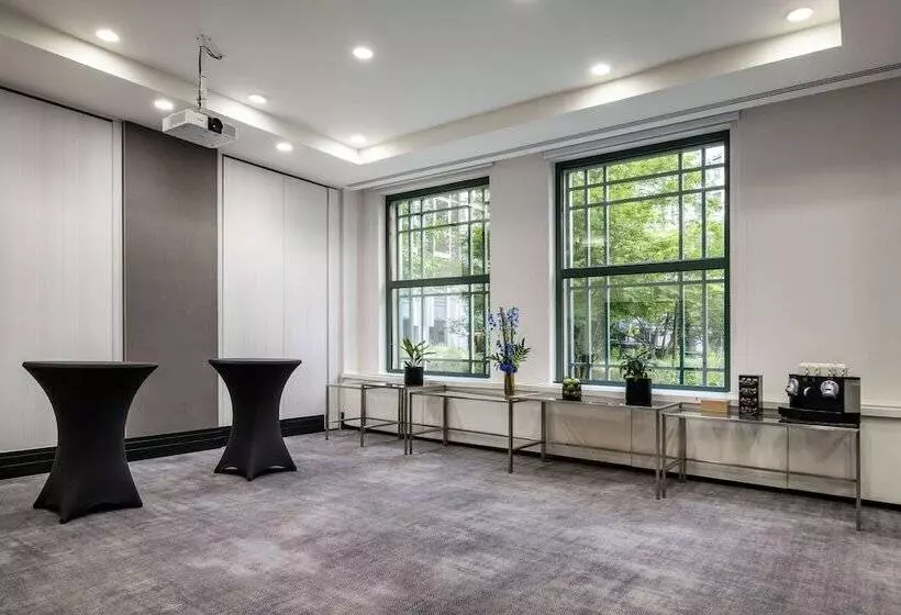 هتل Radisson Collection Grand Place Brussels