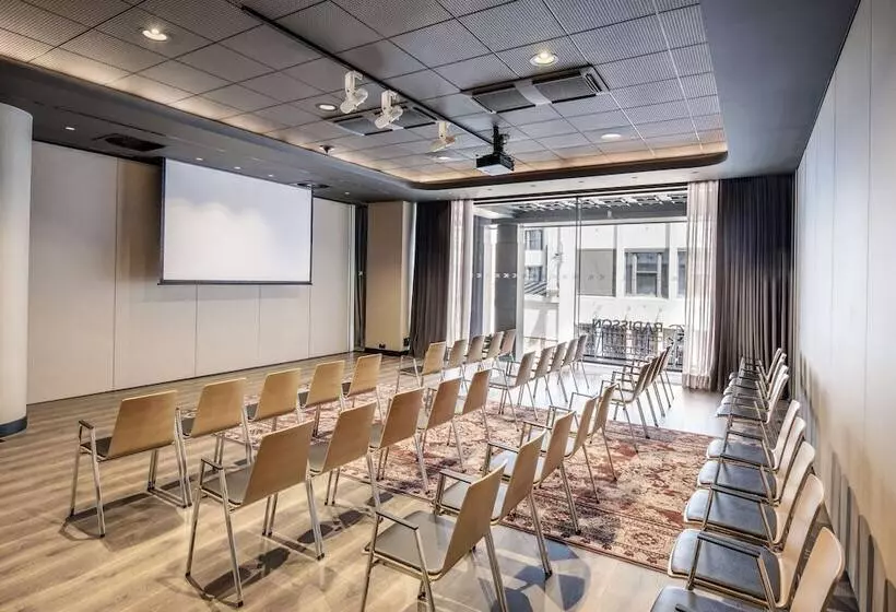 هتل Radisson Collection Grand Place Brussels