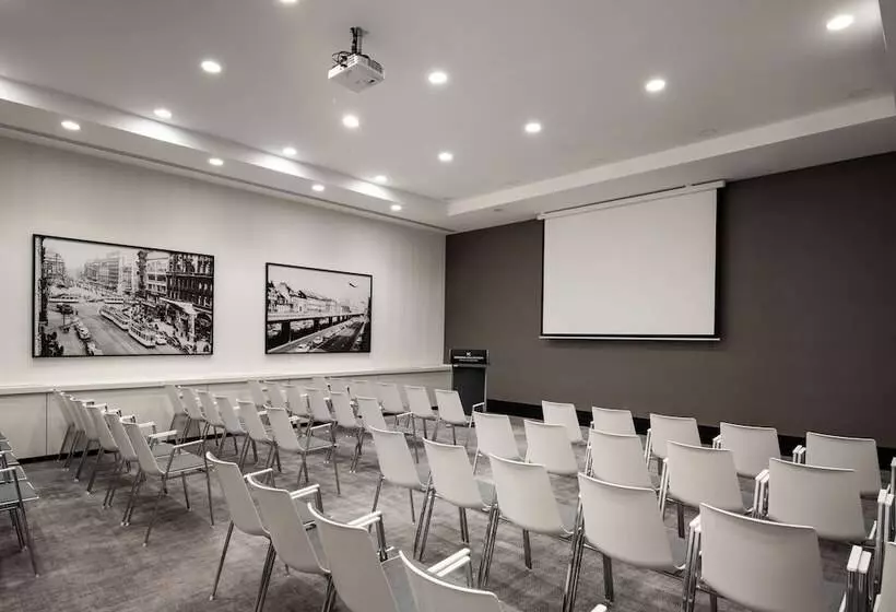 هتل Radisson Collection Grand Place Brussels