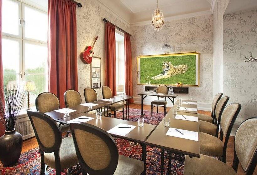 هتل Hesselby Slott