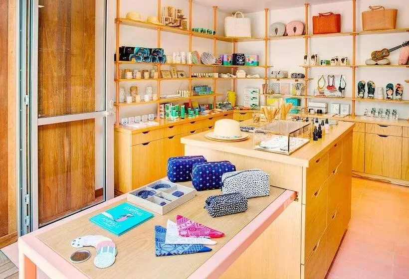 فندق The Laylow, Autograph Collection