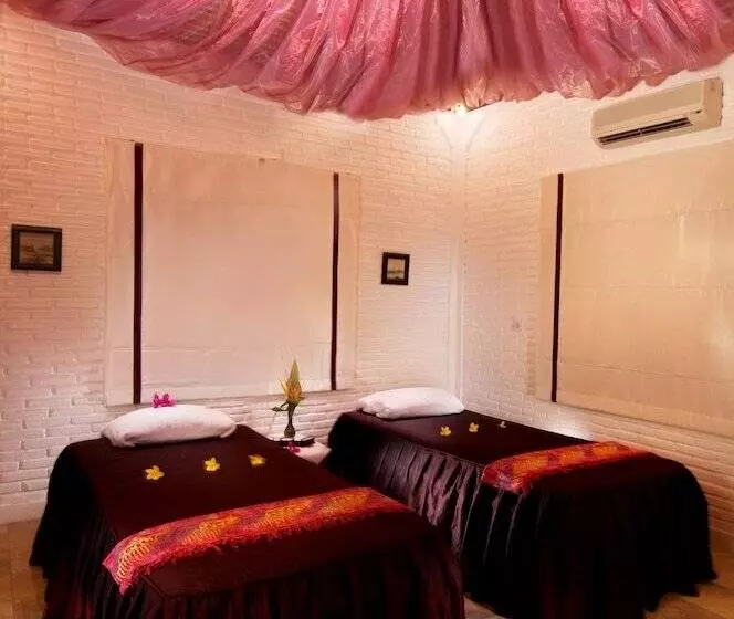 בית מלון כפרי The Water Garden