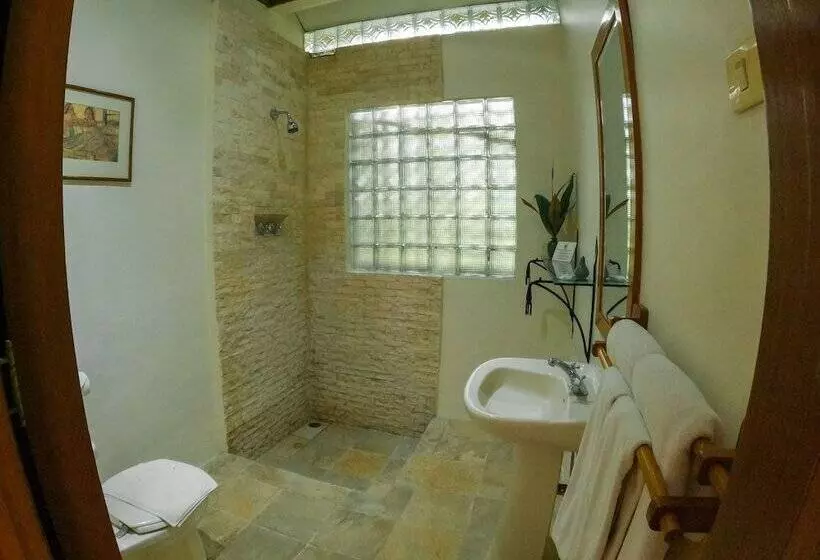 בית מלון כפרי The Water Garden