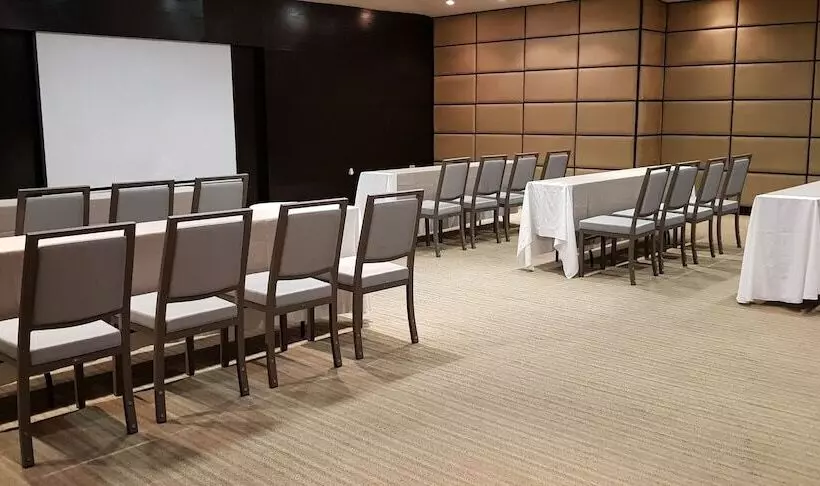 בית מלון כפרי Antaris Cintermex