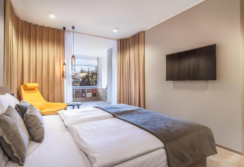 هتل The President