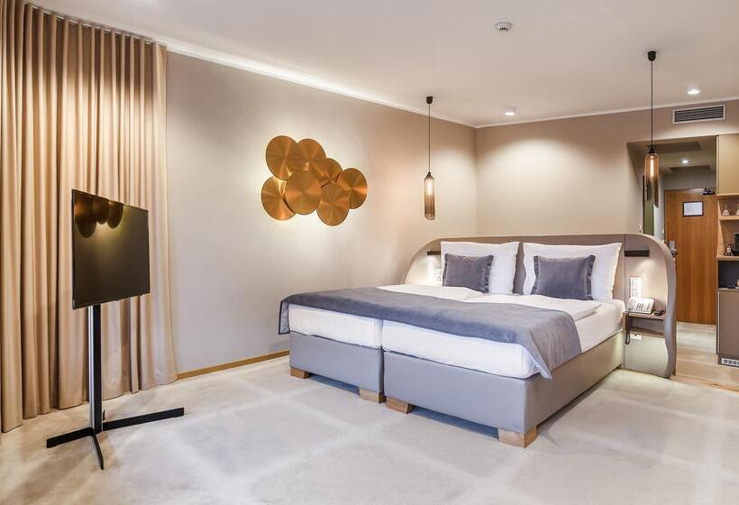 هتل The President