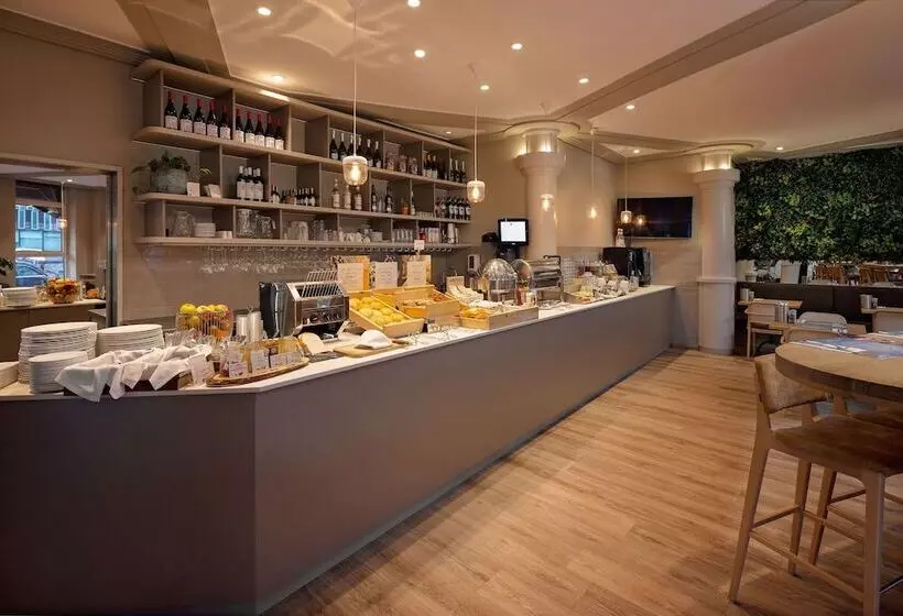 בית מלון כפרי Westcord City Centre