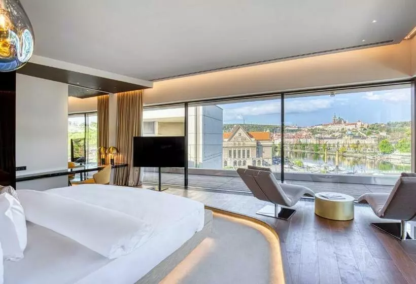 ホテル The President