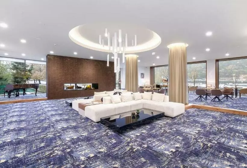 ホテル The President