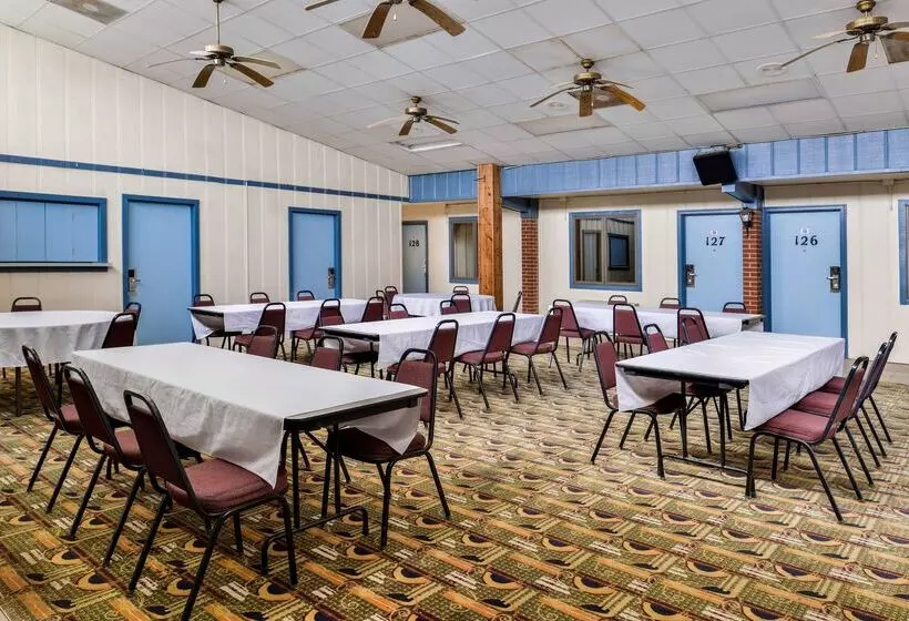 Отель Americas Best Value Inn Ellsworth