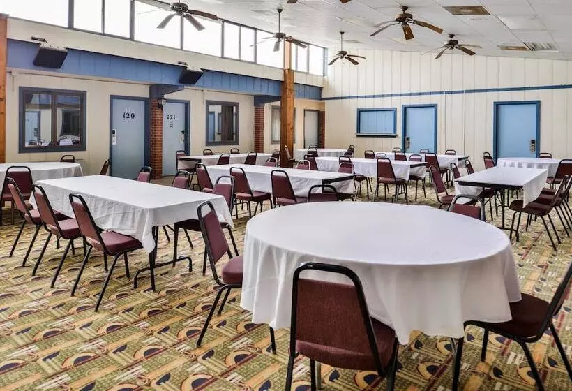 Отель Americas Best Value Inn Ellsworth