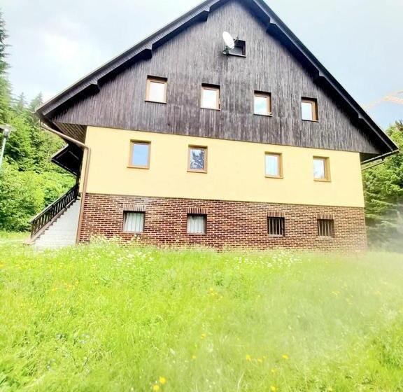 Hotelli Apartmány Za Sněžníkem