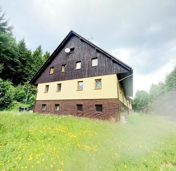 Hotelli Apartmány Za Sněžníkem