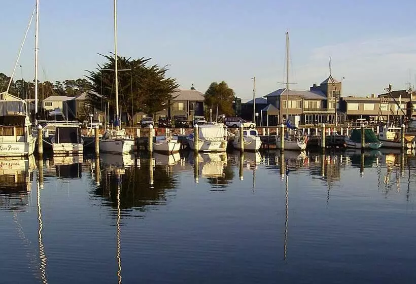 ホテル Bellevue On The Lakes