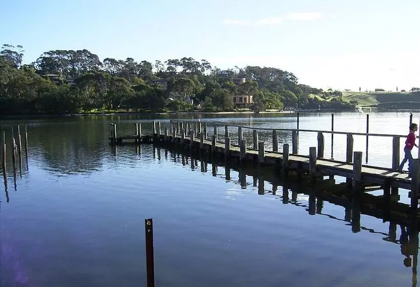 ホテル Bellevue On The Lakes