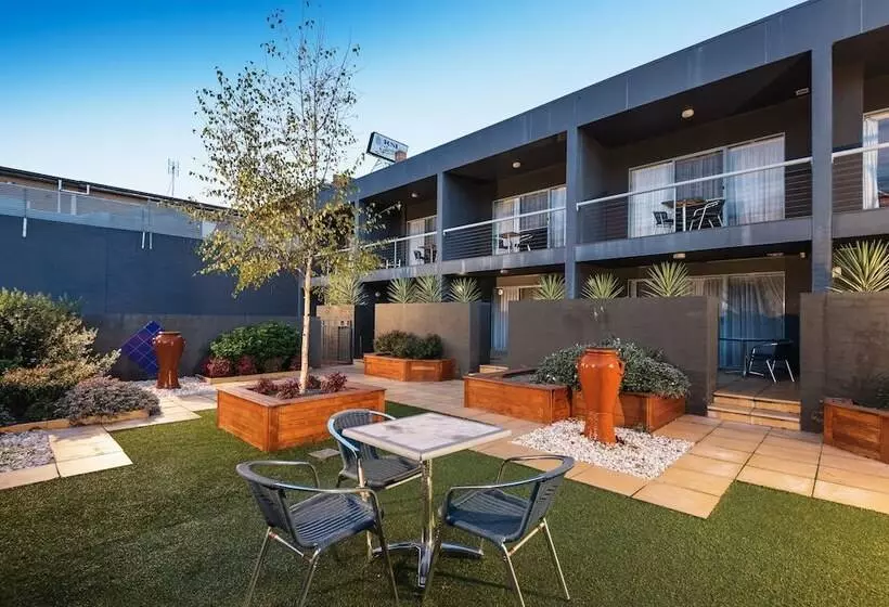 ホテル Bellevue On The Lakes