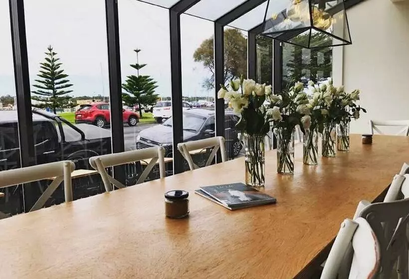 ホテル Bellevue On The Lakes