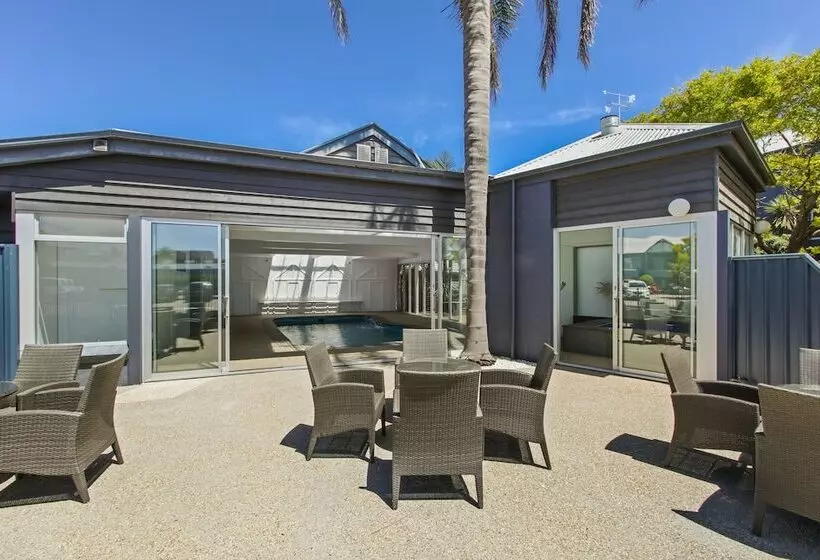 ホテル Bellevue On The Lakes