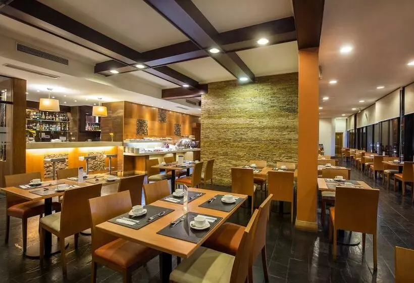 בית מלון כפרי Best Western Marina Del Rey