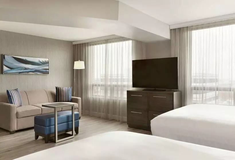 فندق Embassy Suites By Hilton Montreal Airport