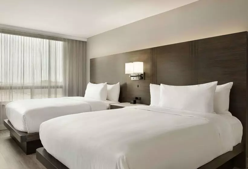 فندق Embassy Suites By Hilton Montreal Airport