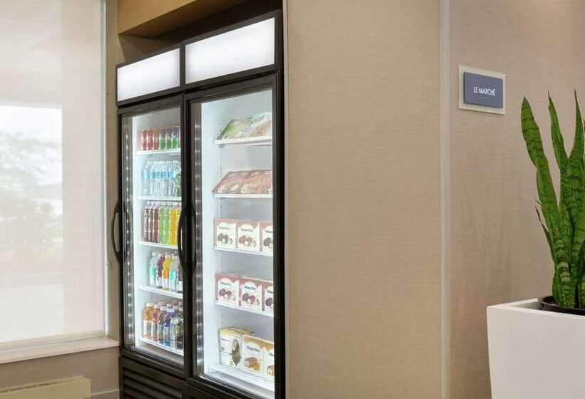 فندق Embassy Suites By Hilton Montreal Airport