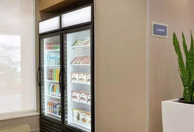 فندق Embassy Suites By Hilton Montreal Airport