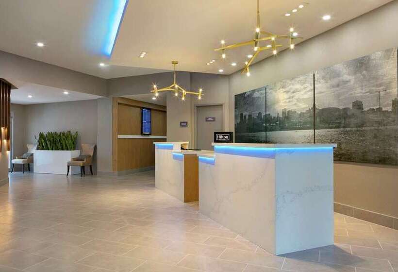 فندق Embassy Suites By Hilton Montreal Airport