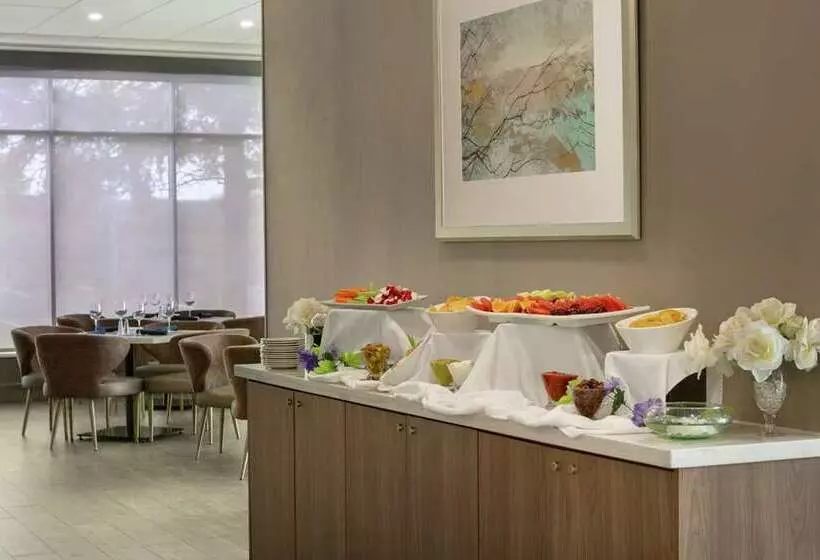 فندق Embassy Suites By Hilton Montreal Airport