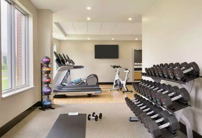 فندق Embassy Suites By Hilton Montreal Airport