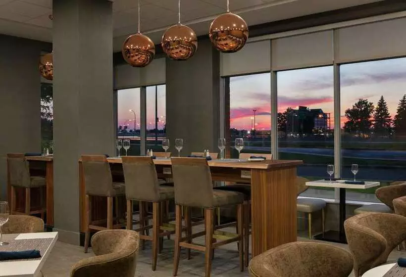 فندق Embassy Suites By Hilton Montreal Airport