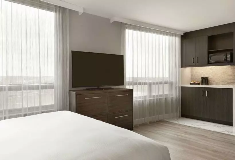 Hotelli Embassy Suites By Hilton Montreal Airport