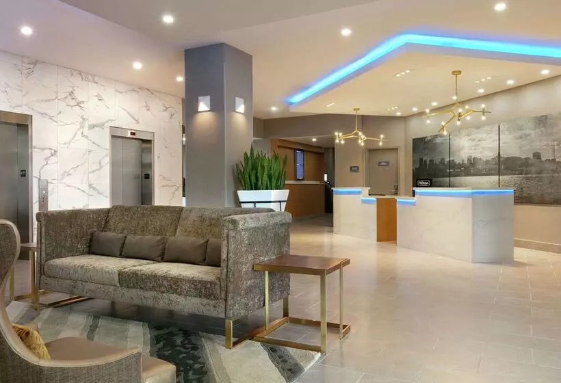 Hotelli Embassy Suites By Hilton Montreal Airport