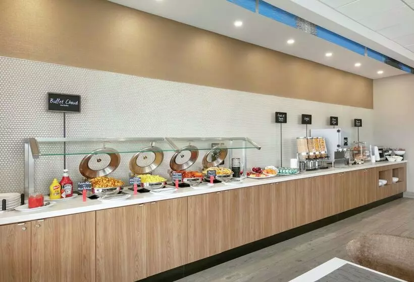 Hotelli Embassy Suites By Hilton Montreal Airport