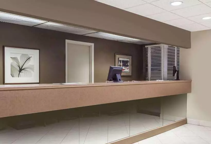 酒店 Howard Johnson By Wyndham Niagara Falls