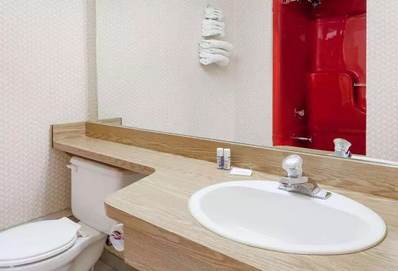 酒店 Howard Johnson By Wyndham Niagara Falls