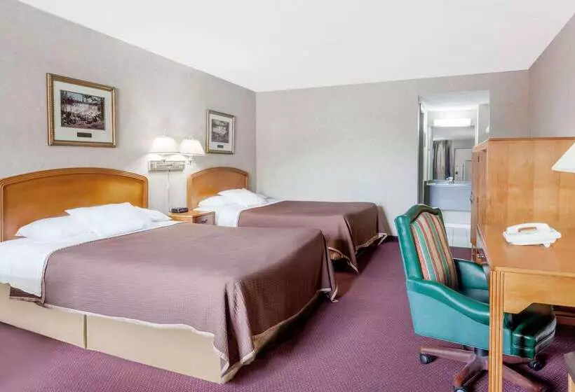 酒店 Howard Johnson By Wyndham Niagara Falls