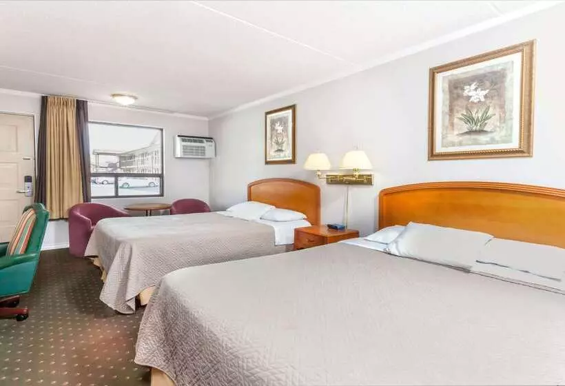 酒店 Howard Johnson By Wyndham Niagara Falls