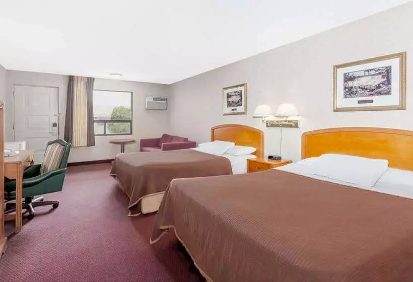 酒店 Howard Johnson By Wyndham Niagara Falls