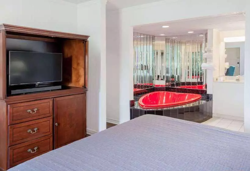 酒店 Howard Johnson By Wyndham Niagara Falls