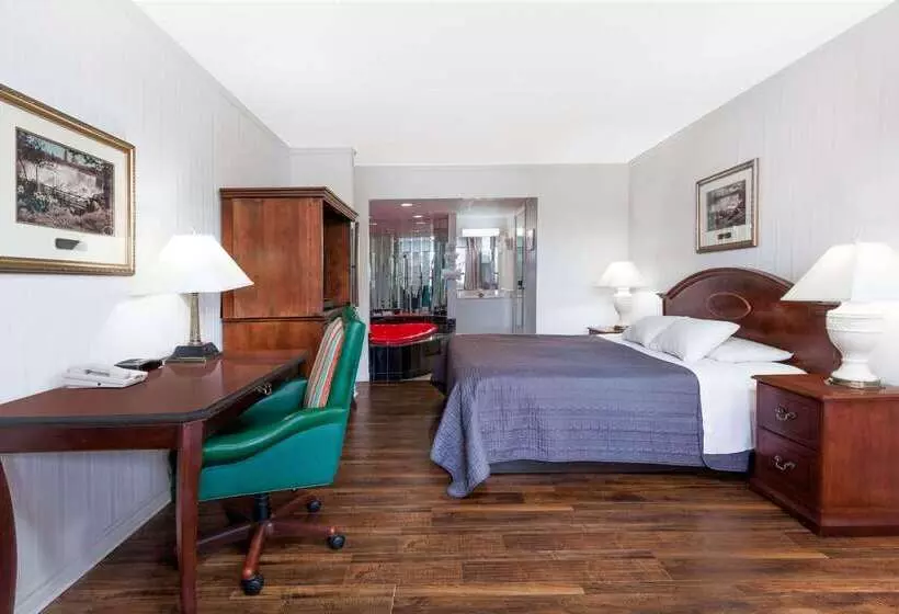 酒店 Howard Johnson By Wyndham Niagara Falls