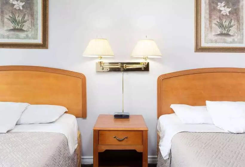 酒店 Howard Johnson By Wyndham Niagara Falls