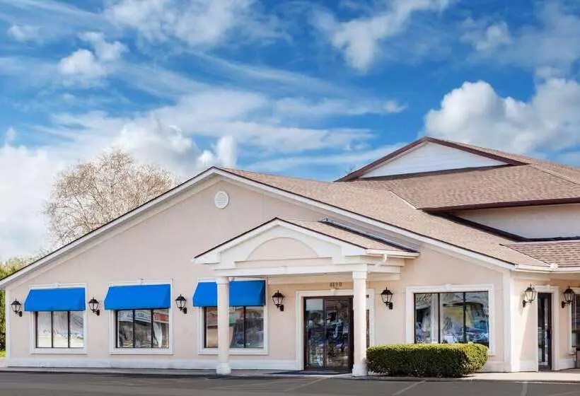 酒店 Howard Johnson By Wyndham Niagara Falls