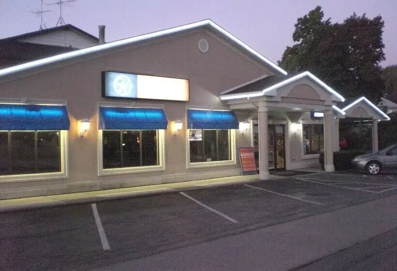 酒店 Howard Johnson By Wyndham Niagara Falls