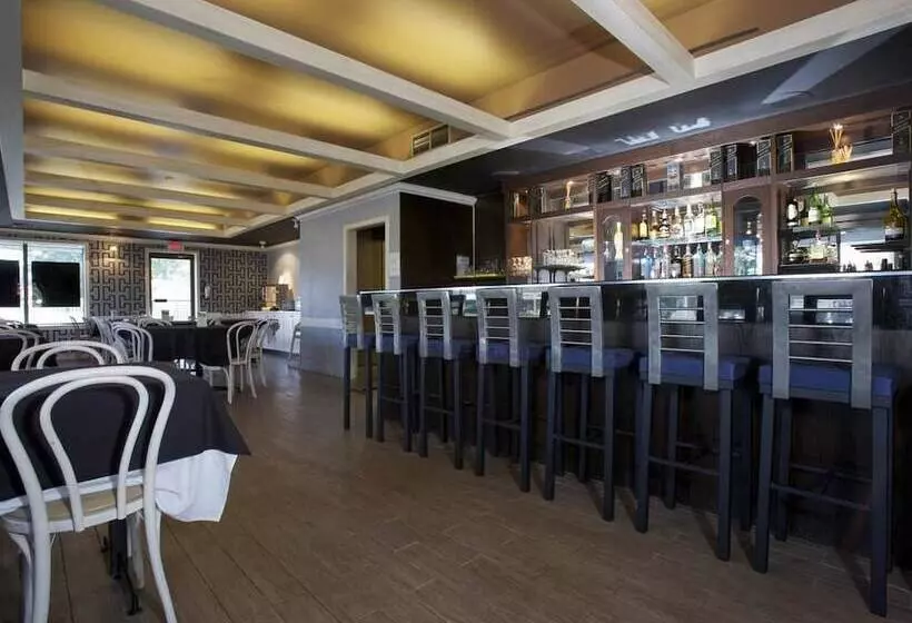 酒店 Howard Johnson By Wyndham Niagara Falls